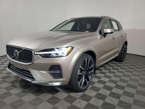 2023 Volvo XC60 B5 Ultimate Bright Theme