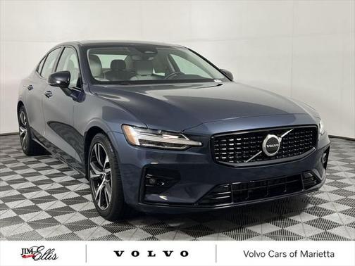2024 Volvo S60 B5 Core Dark Theme