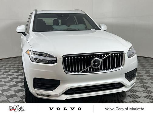 2022 Volvo XC90 T6 Momentum