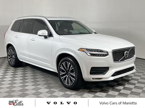 2022 Volvo XC90 T6 Momentum