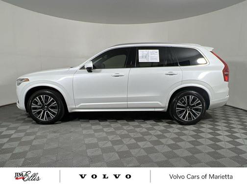 2022 Volvo XC90 T6 Momentum