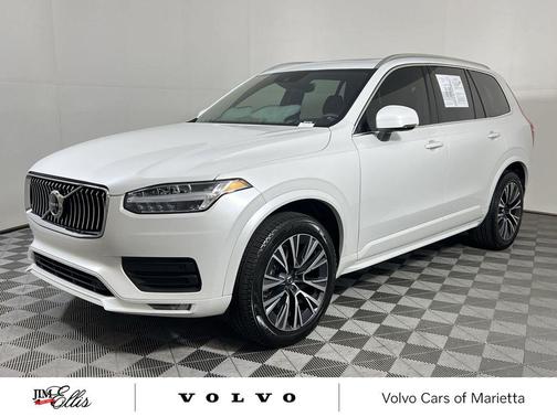 2022 Volvo XC90 T6 Momentum