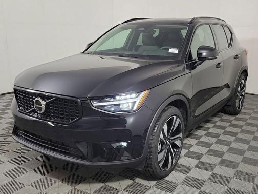 Onyx Black 2026 Volvo XC40 Plus, B5 AWD Gas (mild hybrid), Dark