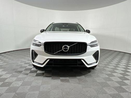 2025 Volvo XC60 B5 Core