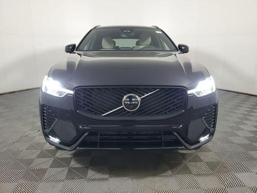 Onyx Black Metallic 2026 Volvo XC60 B5 Plus