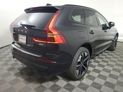 Onyx Black Metallic 2026 Volvo XC60 B5 Plus