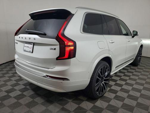 Crystal White Pearl 2026 Volvo XC90 Plus, B6 AWD Gas (mild hybrid), Gasoline, Bright, 7 Seats