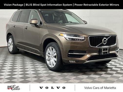 2017 Volvo XC90 T6 Momentum