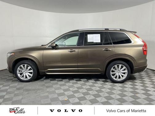 2017 Volvo XC90 T6 Momentum