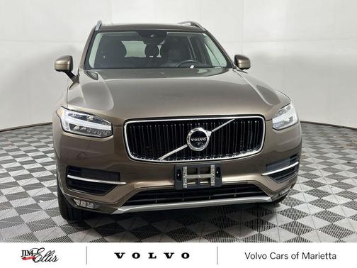 2017 Volvo XC90 T6 Momentum