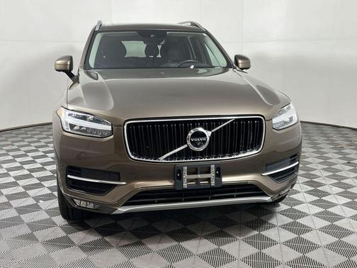 2017 Volvo XC90 T6 Momentum