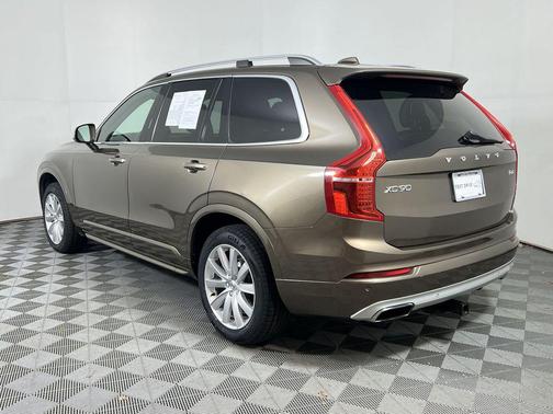 2017 Volvo XC90 T6 Momentum