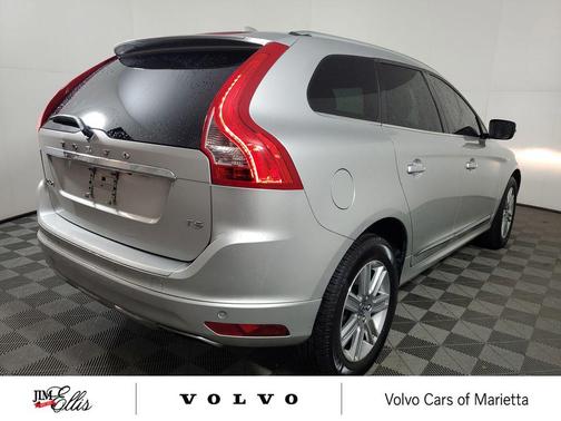 Bright Silver Metallic 2017 Volvo XC60 T5 Inscription