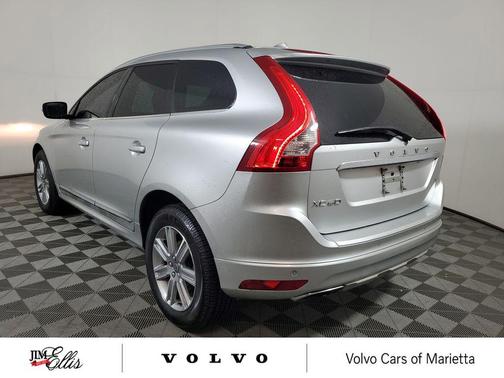 Bright Silver Metallic 2017 Volvo XC60 T5 Inscription
