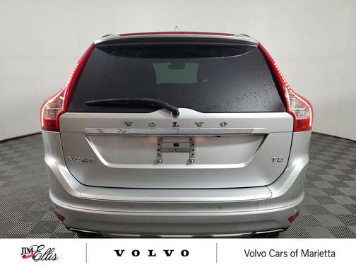 Bright Silver Metallic 2017 Volvo XC60 T5 Inscription