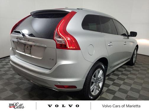 Bright Silver Metallic 2017 Volvo XC60 T5 Inscription