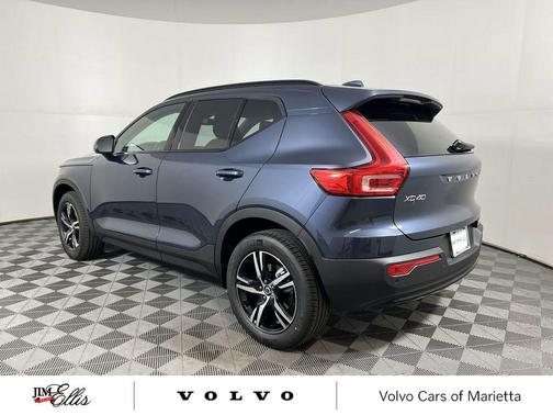 2026 Volvo XC40 B5 Core