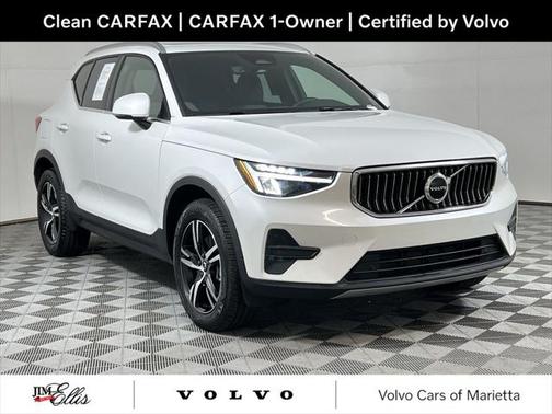 2025 Volvo XC40 B5 Core Bright Theme