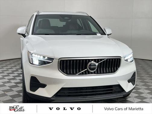2025 Volvo XC40 B5 Core Bright Theme