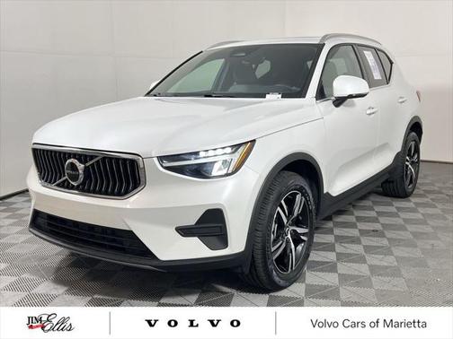2025 Volvo XC40 B5 Core Bright Theme