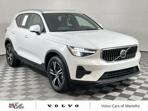 2025 Volvo XC40 B5 Core Bright Theme