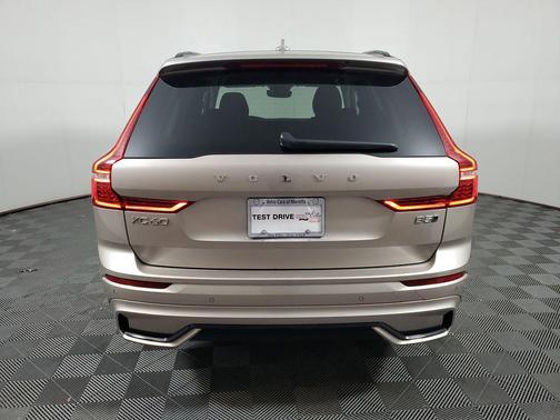 2025 Volvo XC60 B5 Plus