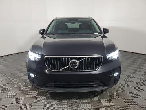 2025 Volvo XC40 B5 Plus Bright Theme