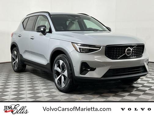 2026 Volvo XC40 B5 Plus