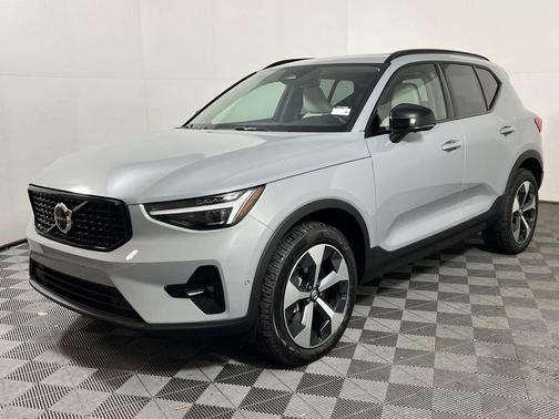 2026 Volvo XC40 B5 Plus