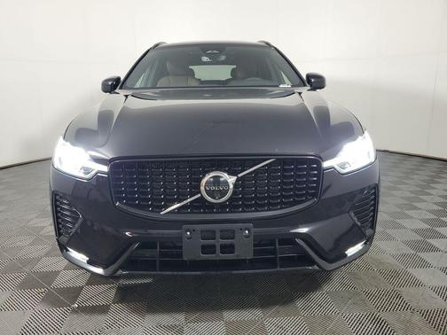 Onyx Black Metallic 2025 Volvo XC60 B5 Plus