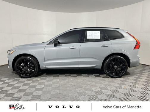 2026 Volvo XC60 B5 Ultra Black Edition