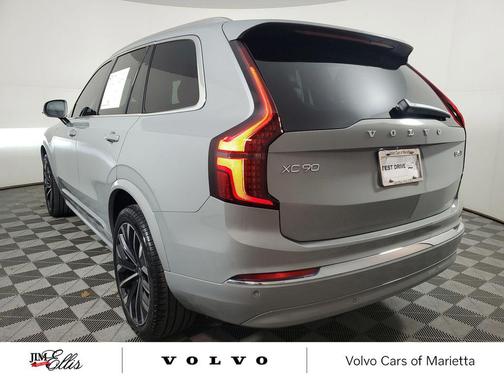 2025 Volvo XC90 B6 Core