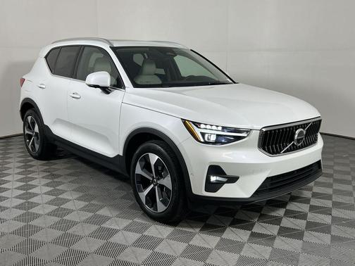 2024 Volvo XC40 B5 Plus Bright Theme