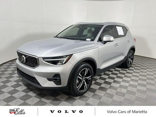 2023 Volvo XC40 B5 Plus Bright Theme