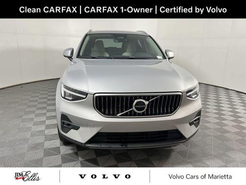 2023 Volvo XC40 B5 Plus Bright Theme