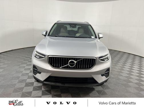 2023 Volvo XC40 B5 Plus Bright Theme