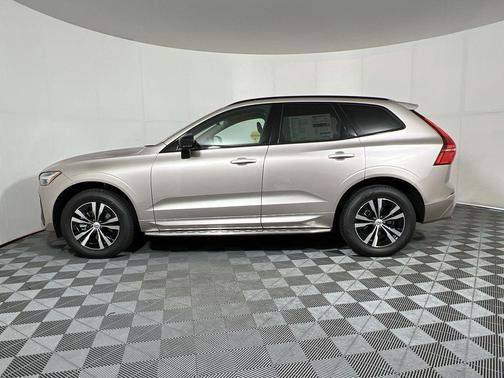 2025 Volvo XC60 B5 Core