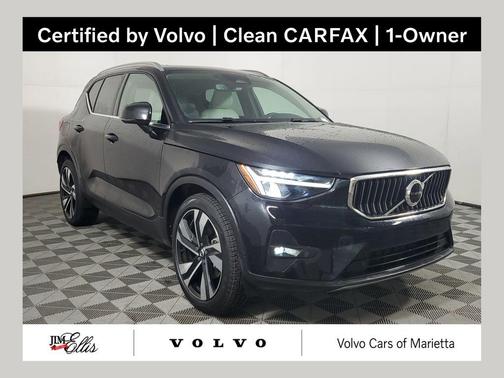 Onyx Black Metallic 2023 Volvo XC40 B5 Plus Bright Theme