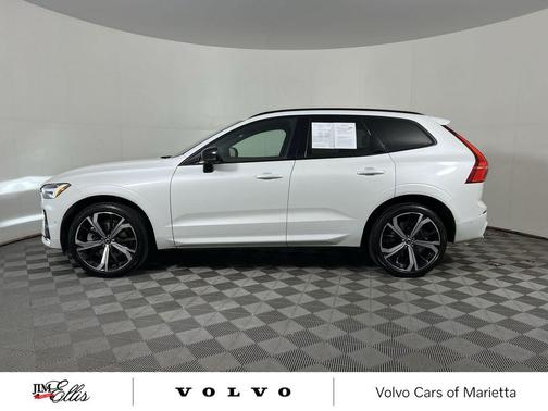 2023 Volvo XC60 B6 Ultimate Dark Theme