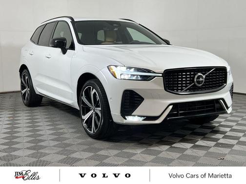 2023 Volvo XC60 B6 Ultimate Dark Theme