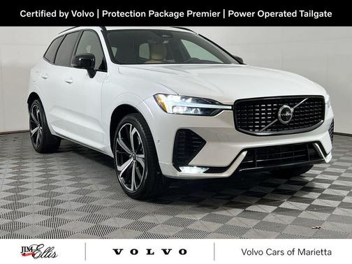 2023 Volvo XC60 B6 Ultimate Dark Theme