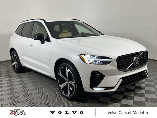 2023 Volvo XC60 B6 Ultimate Dark Theme