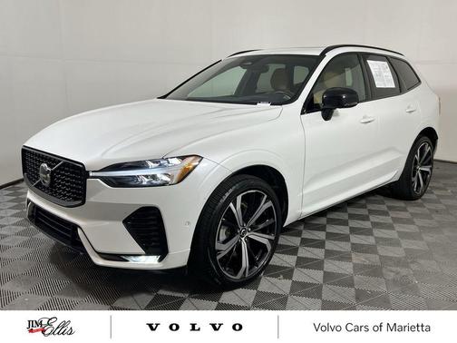 2023 Volvo XC60 B6 Ultimate Dark Theme