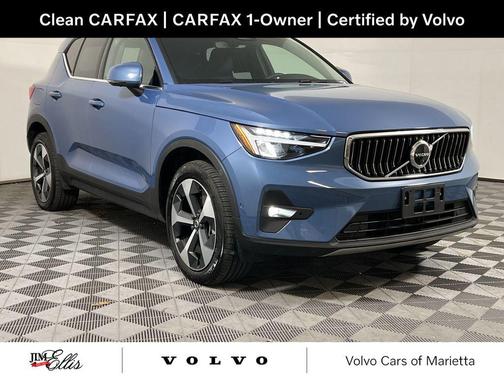 2025 Volvo XC40 B5 Plus Bright Theme