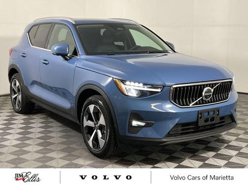 2025 Volvo XC40 B5 Plus Bright Theme
