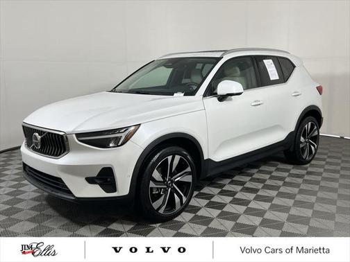 2023 Volvo XC40 B5 Ultimate Bright Theme