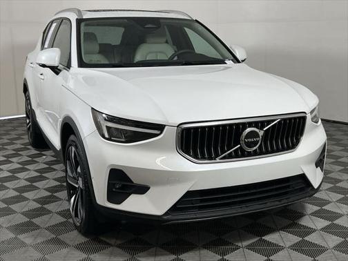 2023 Volvo XC40 B5 Ultimate Bright Theme