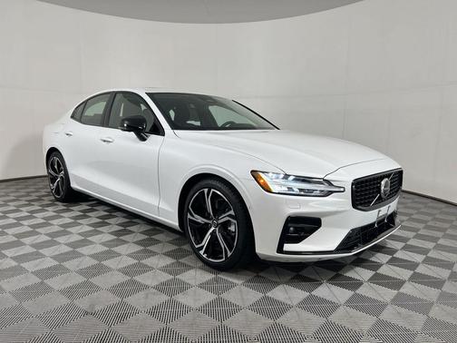 2024 Volvo S60 B5 Plus Dark Theme