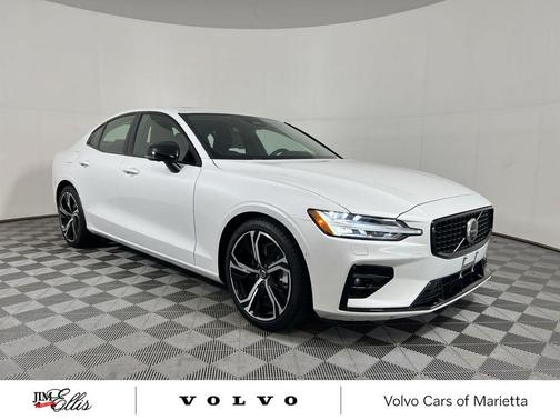 2024 Volvo S60 B5 Plus Dark Theme