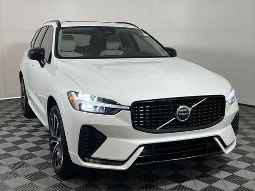 2024 Volvo XC60 B5 Plus Dark Theme